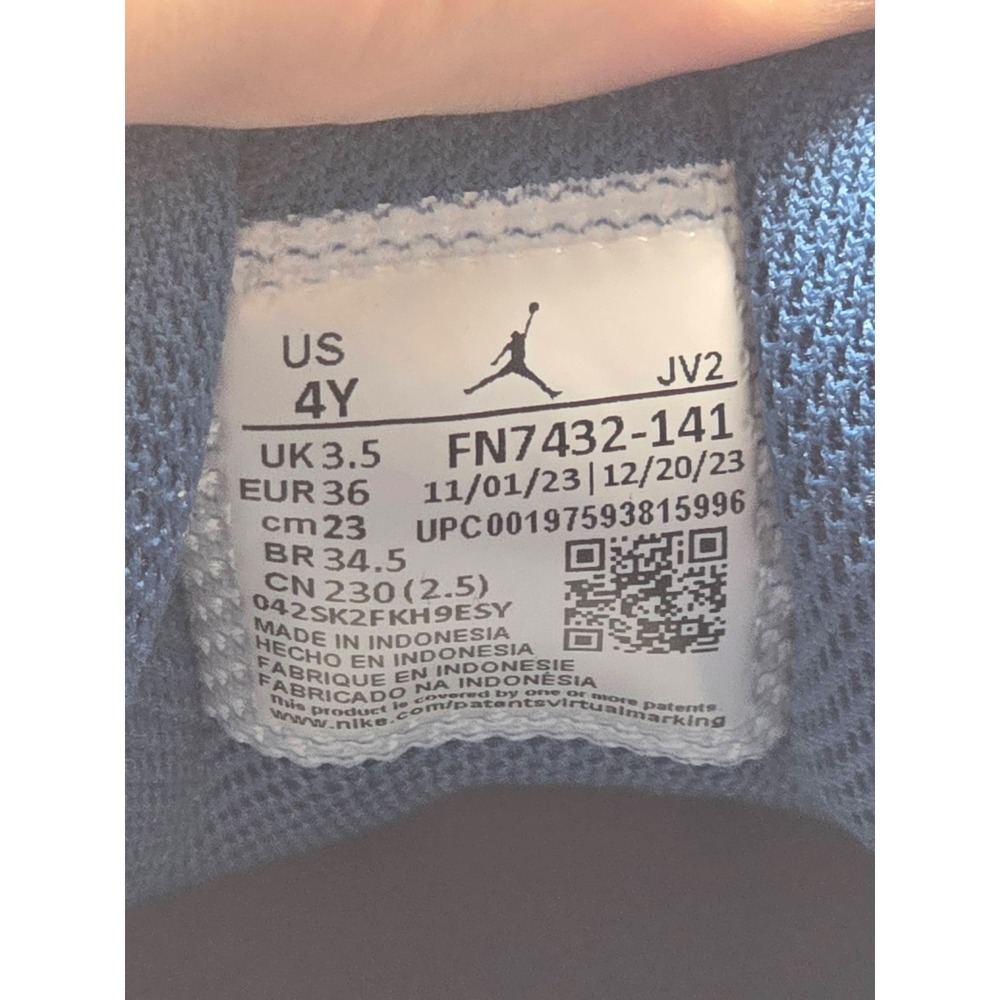 Jordan Air Jordan 1 Mid Midnight Navy White Streetwear Kids Sneaker 4Y - Picture 12 of 12